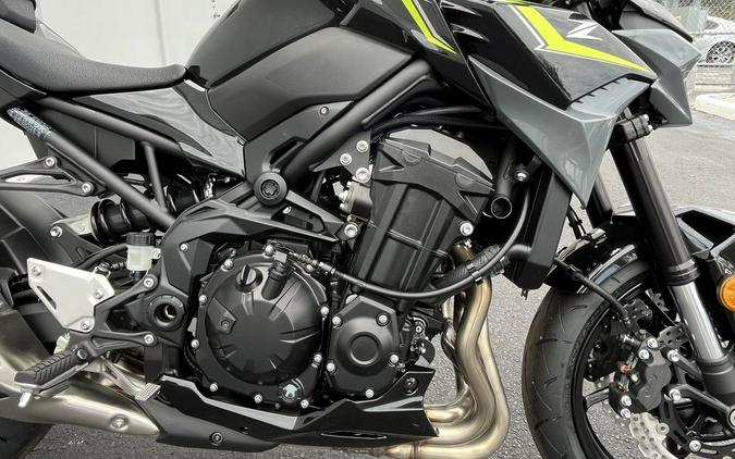 2024 Kawasaki Z900 ABS Metallic Spark Black/Metallic Matte Dark Gray