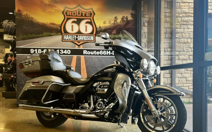 2017 Harley-Davidson Electra Glide® Ultra Classic® D39 BIL SLVR/V BLK W/PINSTR