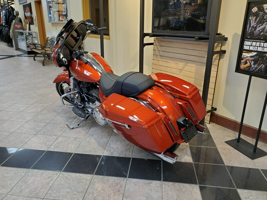 2024 Harley-Davidson Street Glide® Red Rock