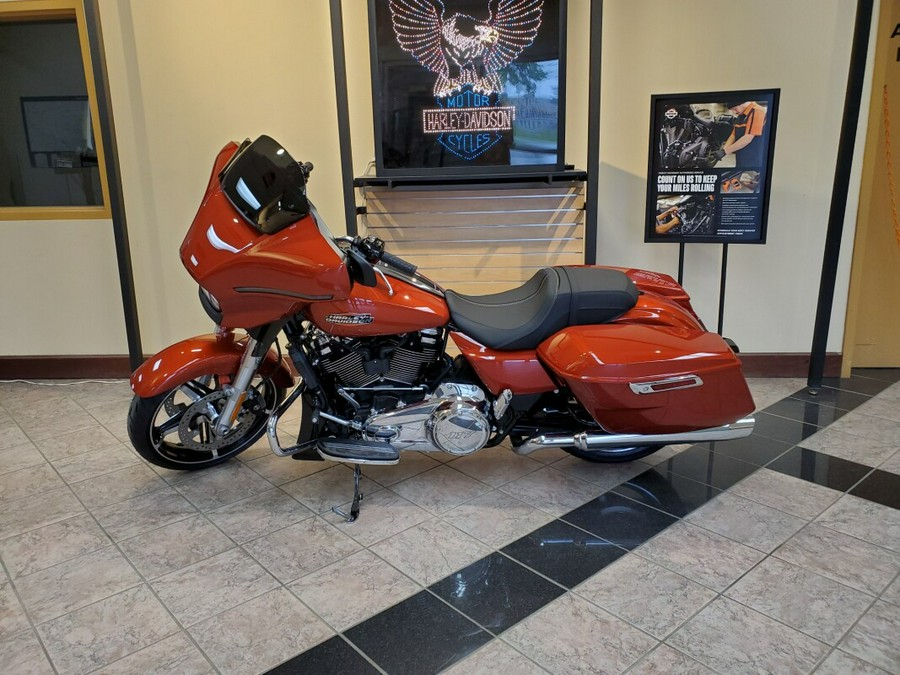 2024 Harley-Davidson Street Glide® Red Rock