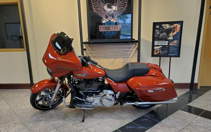 2024 Harley-Davidson Street Glide® Red Rock