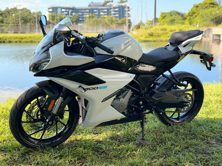 2025 CFMOTO 300SS
