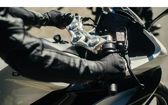 2025 CFMOTO 300SS