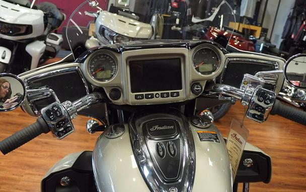 2025 Indian Motorcycle® Roadmaster® Limited Silver Quartz Metallic