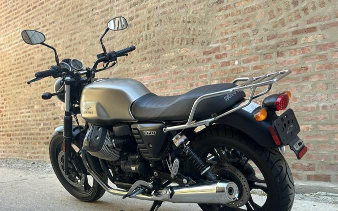 2016 Moto Guzzi V7 II Stone