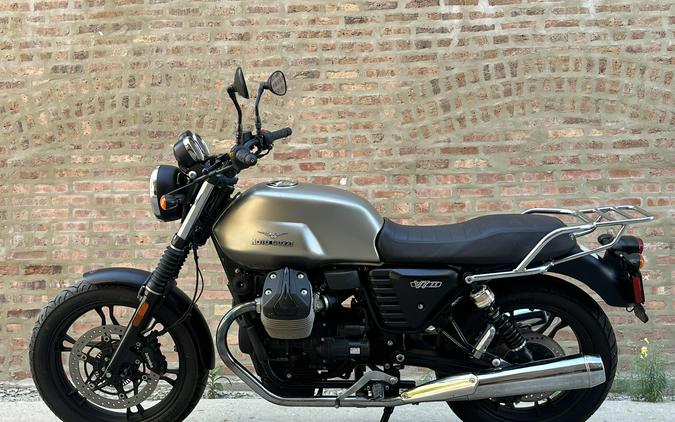 2016 Moto Guzzi V7 II Stone