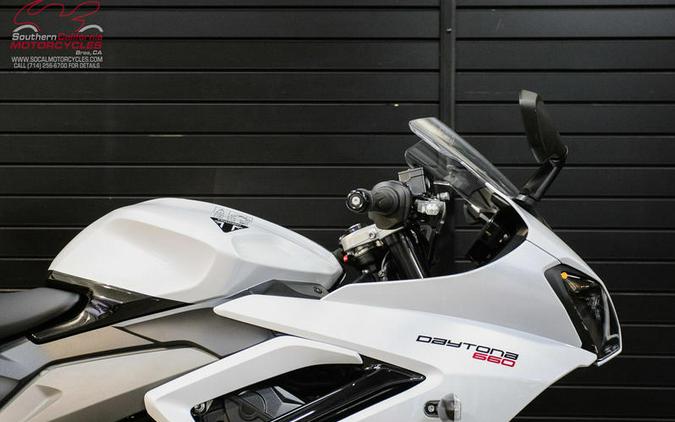 2025 Triumph Daytona 660 Snowdonia White/Sapphire Black