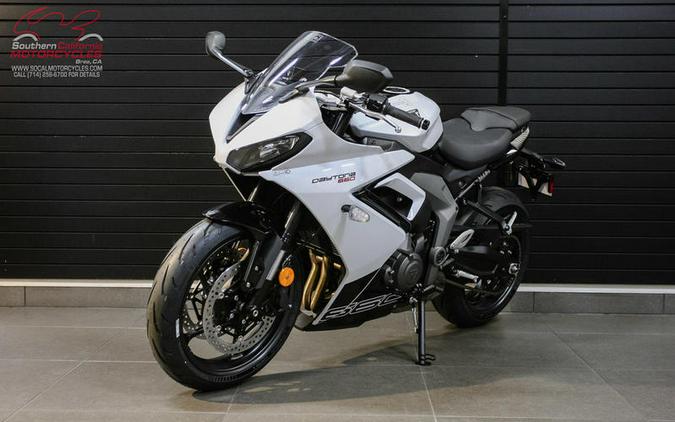 2025 Triumph Daytona 660 Snowdonia White/Sapphire Black