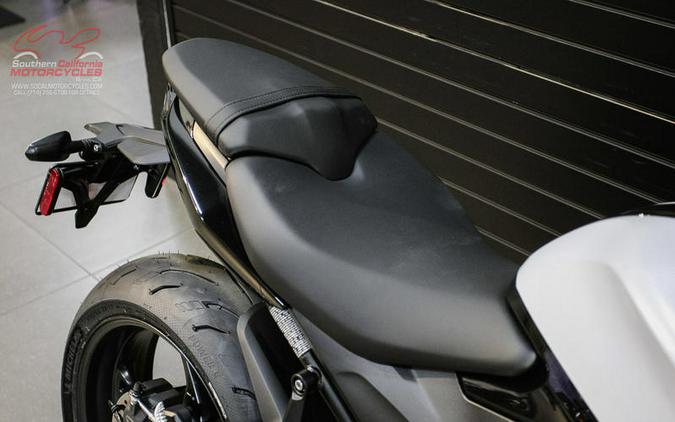 2025 Triumph Daytona 660 Snowdonia White/Sapphire Black