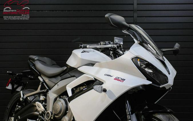 2025 Triumph Daytona 660 Snowdonia White/Sapphire Black