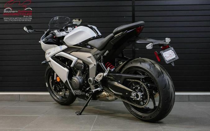 2025 Triumph Daytona 660 Snowdonia White/Sapphire Black