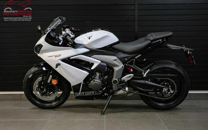 2025 Triumph Daytona 660 Snowdonia White/Sapphire Black