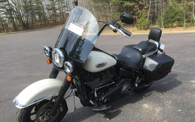 2022 Harley-Davidson® Heritage Classic 114 White Sand Pearl