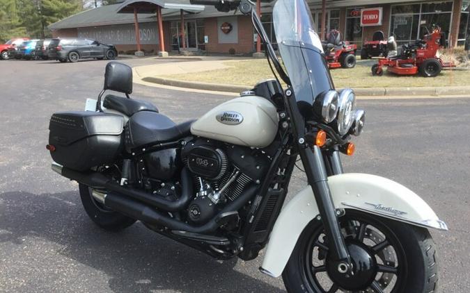 2022 Harley-Davidson® Heritage Classic 114 White Sand Pearl