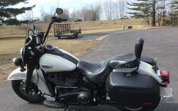 2022 Harley-Davidson® Heritage Classic 114 White Sand Pearl