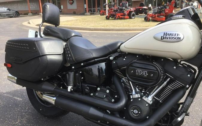 2022 Harley-Davidson® Heritage Classic 114 White Sand Pearl