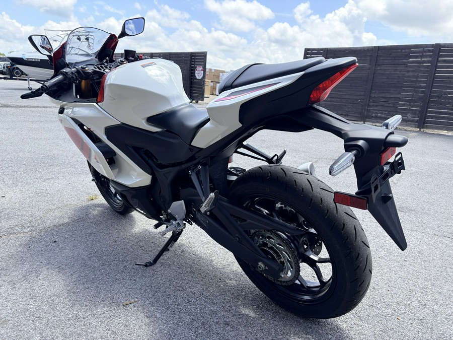 2026 R3 70TH ANNIVERSARY - Yamaha