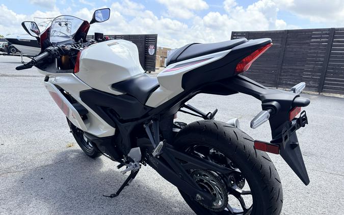 2026 R3 70TH ANNIVERSARY - Yamaha