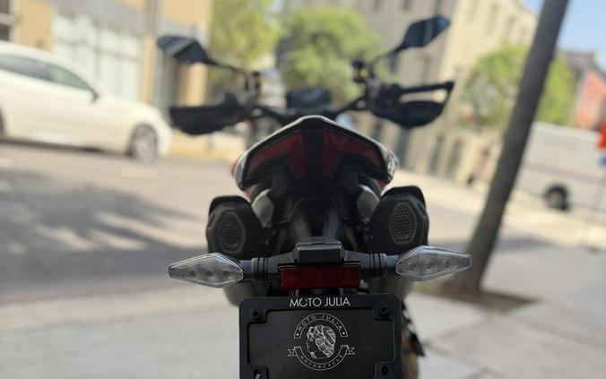 2027 Ducati HYPERMOTARD V2 SP