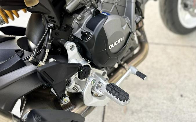 2027 Ducati HYPERMOTARD V2 SP