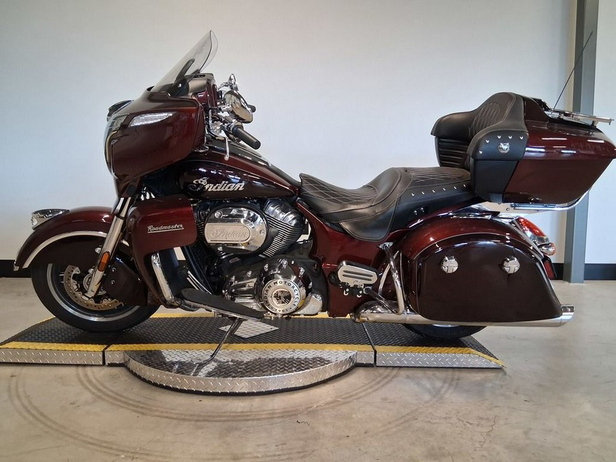 2022 Indian Motorcycle® Roadmaster® Maroon Metallic/Crimson Metallic