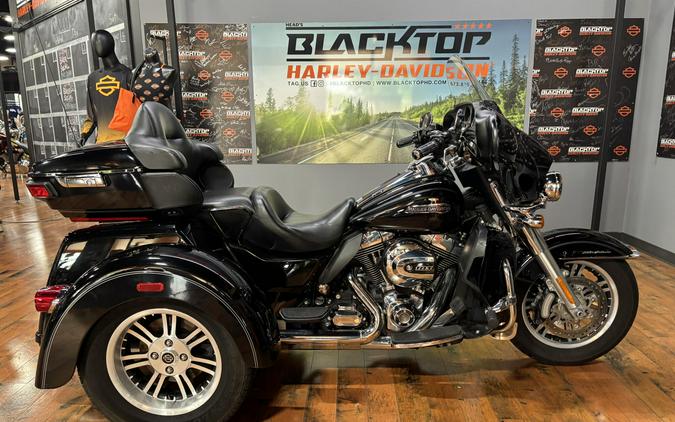 2016 Harley-Davidson Tri Glide Ultra BLACK W/PINSTRIPE