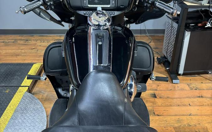 2016 Harley-Davidson Tri Glide Ultra BLACK W/PINSTRIPE