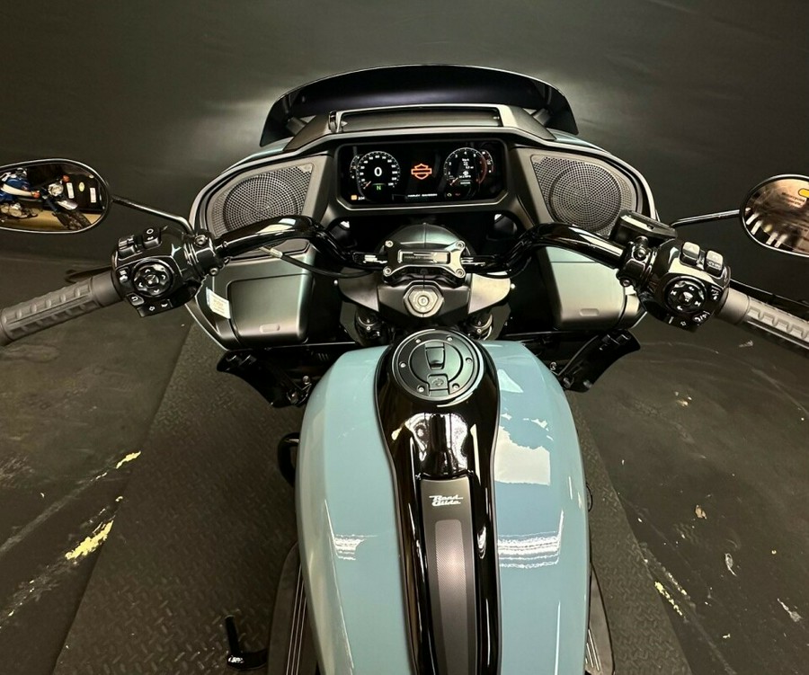 Harley-Davidson Road Glide® 2024 FLTRX SHARKSKIN BLUE