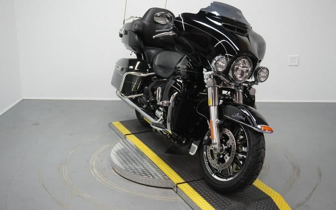 2015 Harley-Davidson® Ultra Limited Low Vivid Black
