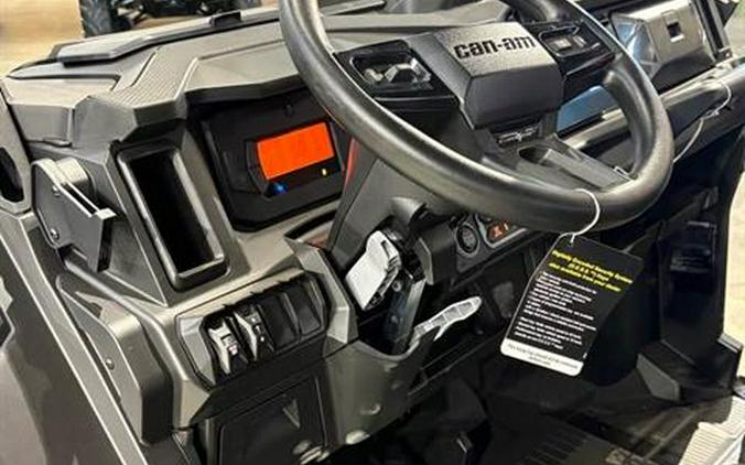 2026 Can-Am Defender MAX Lone Star HD11