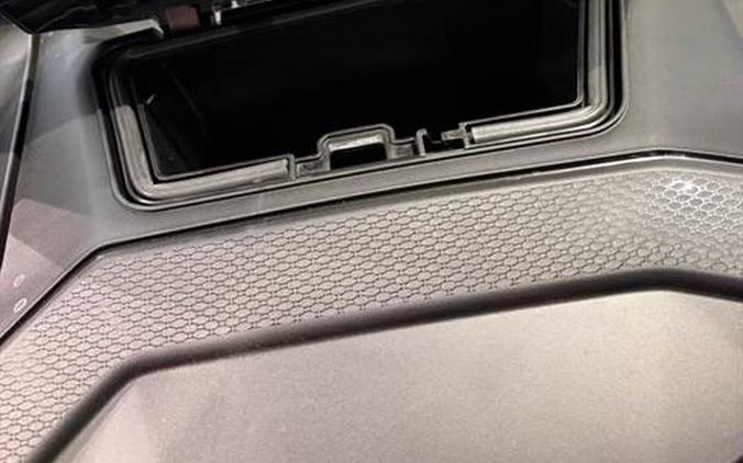 2026 Can-Am Defender XT CAB HD11