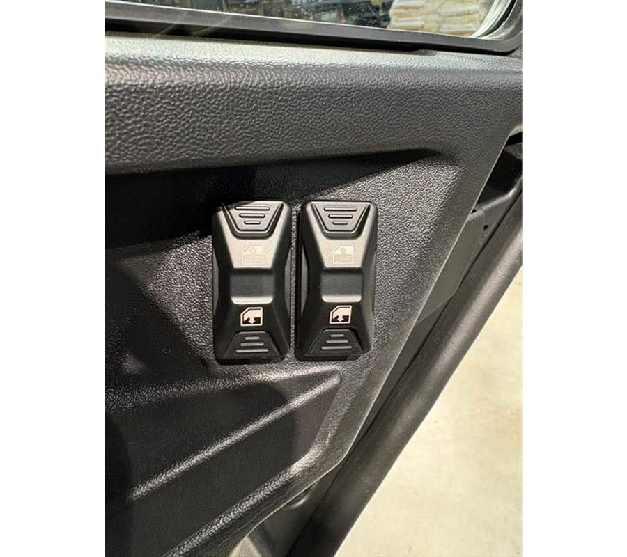 2026 Can-Am Defender XT CAB HD11