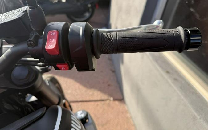 2023 Triumph Trident 660 Matte Jet Black / Matte Silver Ice