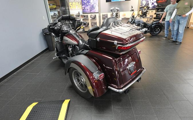 2018 Harley-Davidson Tri Glide Ultra FLHTCUTG