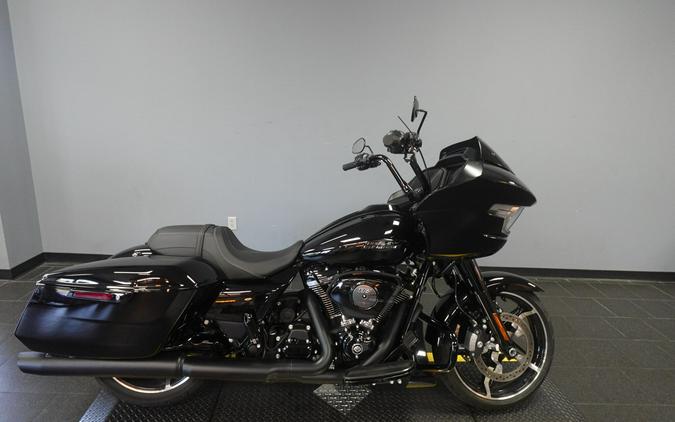 2025 Harley-Davidson Road Glide Vivid Black - Black Finish