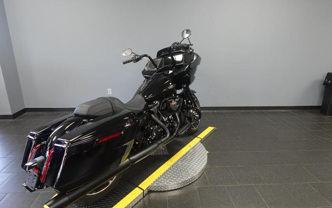 2025 Harley-Davidson Road Glide Vivid Black - Black Finish