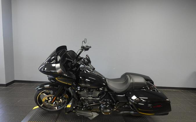 2025 Harley-Davidson Road Glide Vivid Black - Black Finish