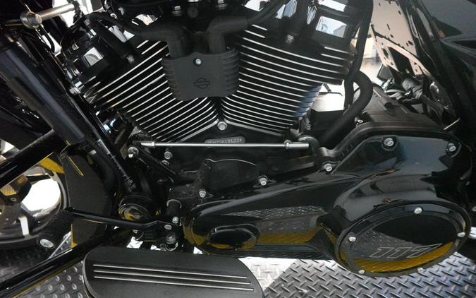 2025 Harley-Davidson Road Glide Vivid Black - Black Finish