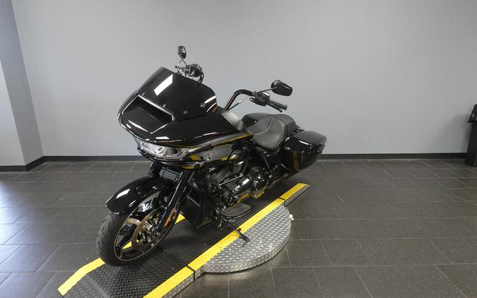 2025 Harley-Davidson Road Glide Vivid Black - Black Finish