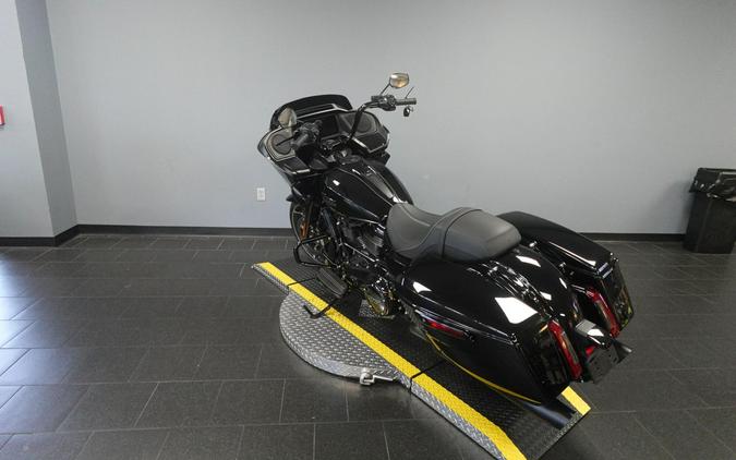 2025 Harley-Davidson Road Glide Vivid Black - Black Finish
