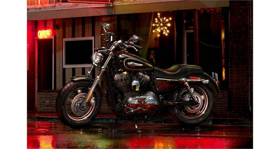 2013 Harley-Davidson® XL1200C 1200 Custom