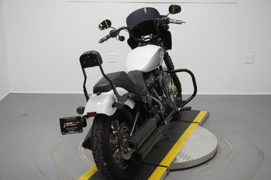 2021 Harley-Davidson® Street Bob® 114 Stone Washed White Pearl
