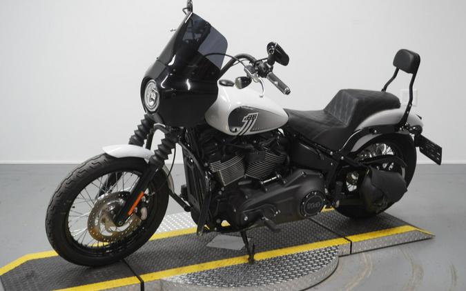 2021 Harley-Davidson® Street Bob® 114 Stone Washed White Pearl