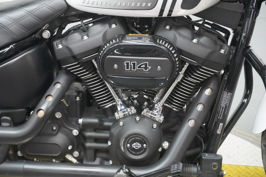 2021 Harley-Davidson® Street Bob® 114 Stone Washed White Pearl