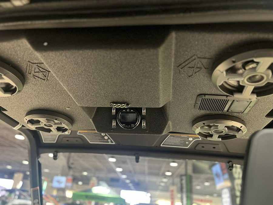 2025 Can-Am Defender DPS HD10