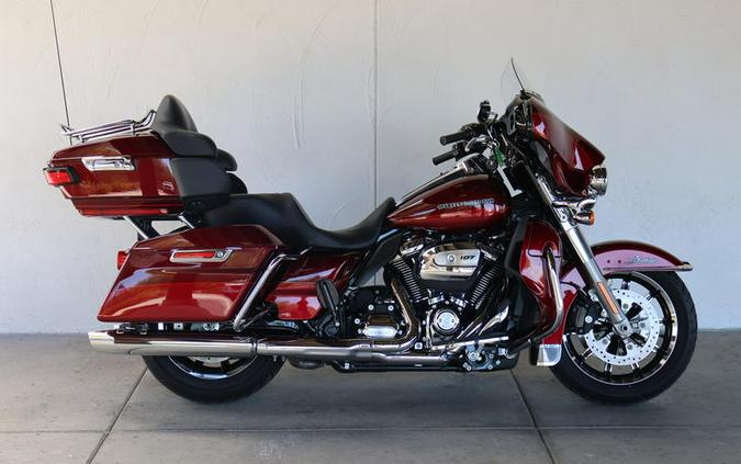 2017 Harley-Davidson® FLHTKL - Ultra Limited Low
