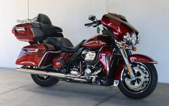 2017 Harley-Davidson® FLHTKL - Ultra Limited Low