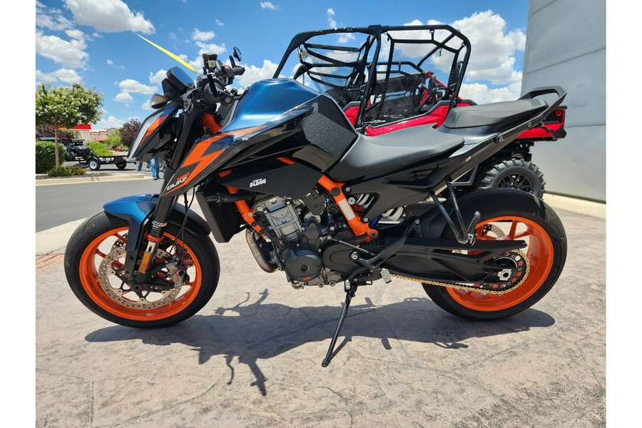 2022 KTM Duke 890 R