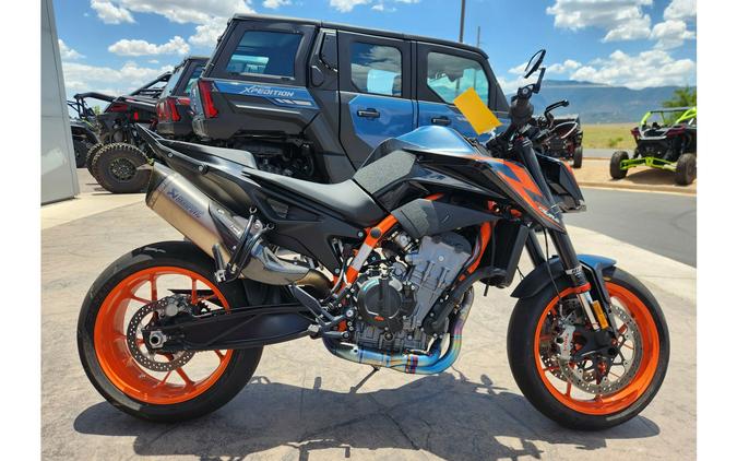 2022 KTM Duke 890 R