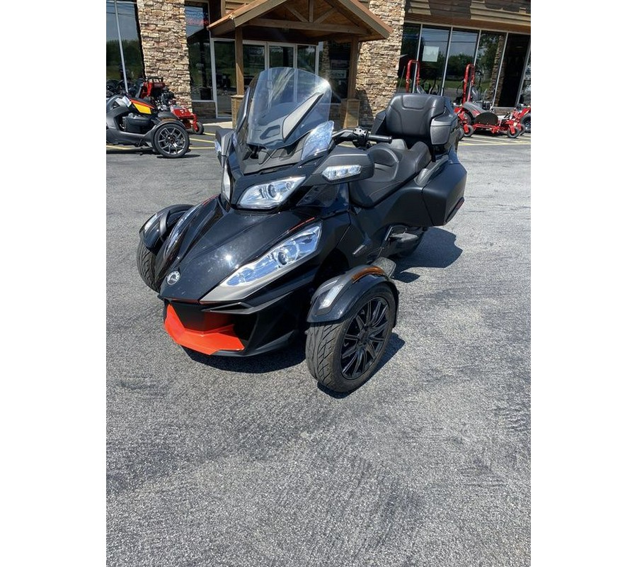 2016 Can-Am® Spyder® RT-S Special Series 6-Speed Semi-Automatic (SE6)